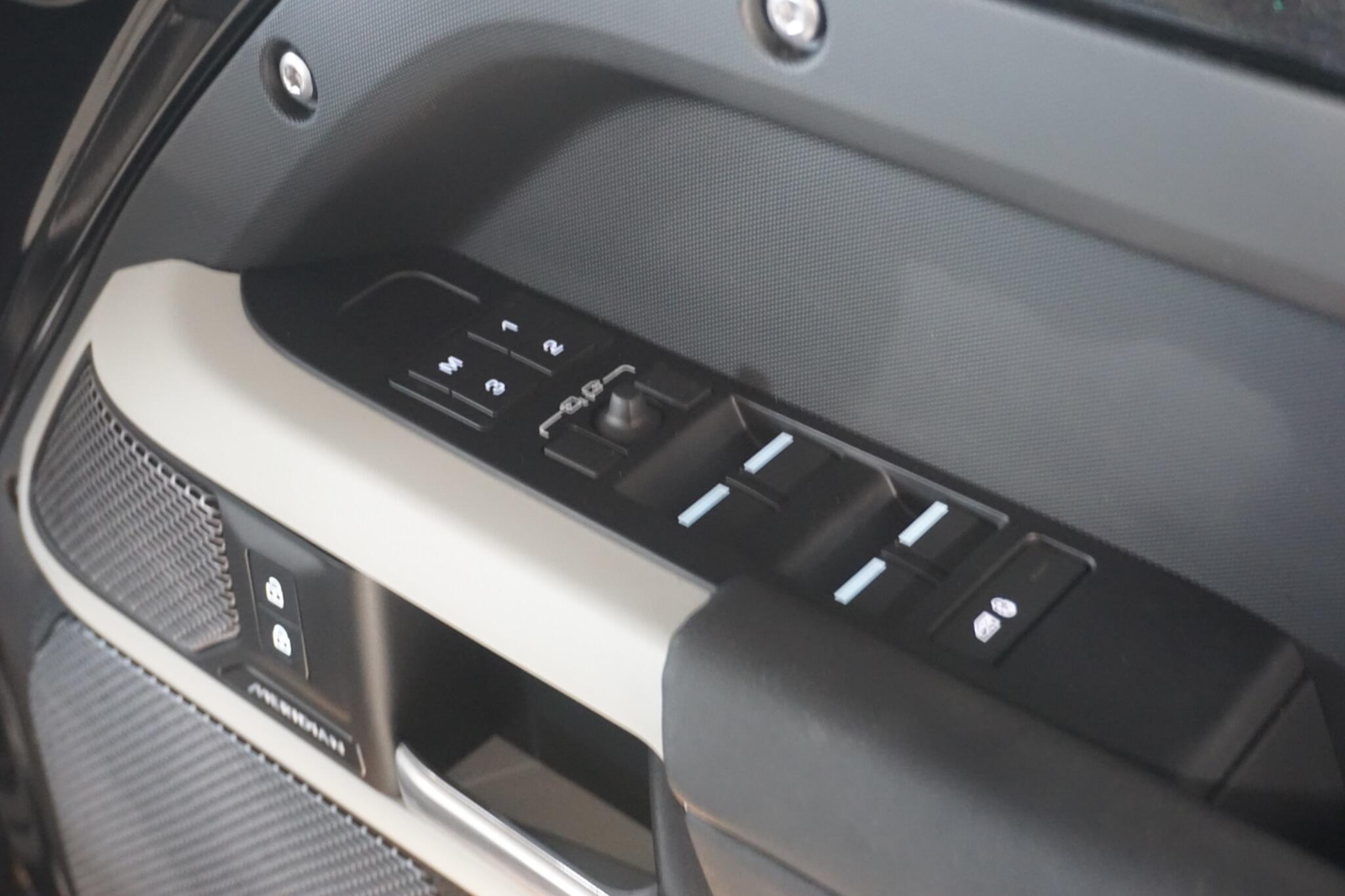 Land Rover Defender 110 3.0 D250 MHEV XS Edition SUV 5dr Diesel Auto 4WD Euro 6 (s/s) (250 ps)